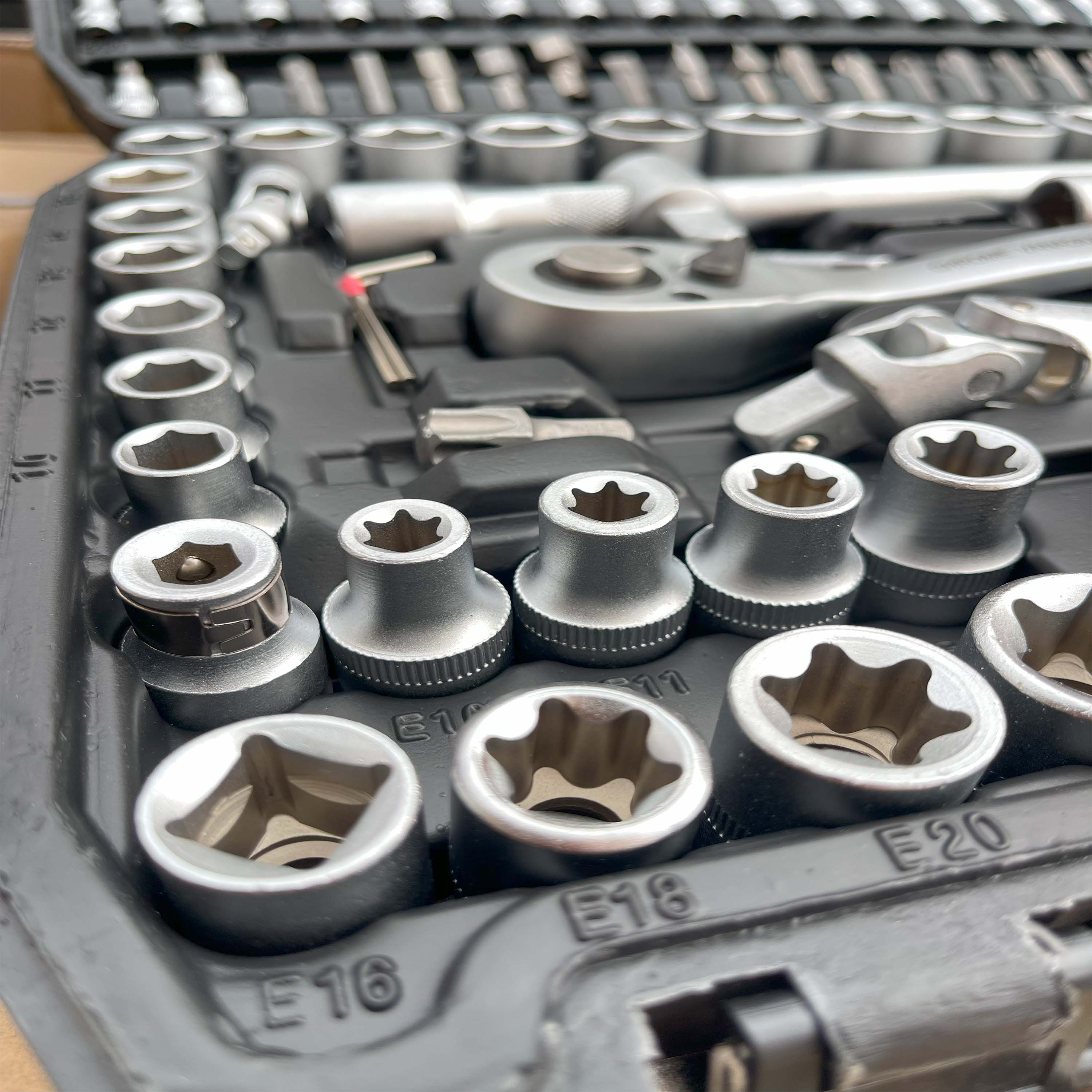 Conjunto completo de ferramentas para mecânico Kraft Man com 108 peças